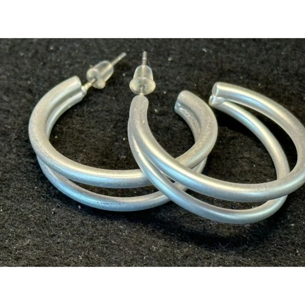 Justice Silver & Blue Ombre Hoop Earrings 1 Piece Set NWT Nickel Sensitive New